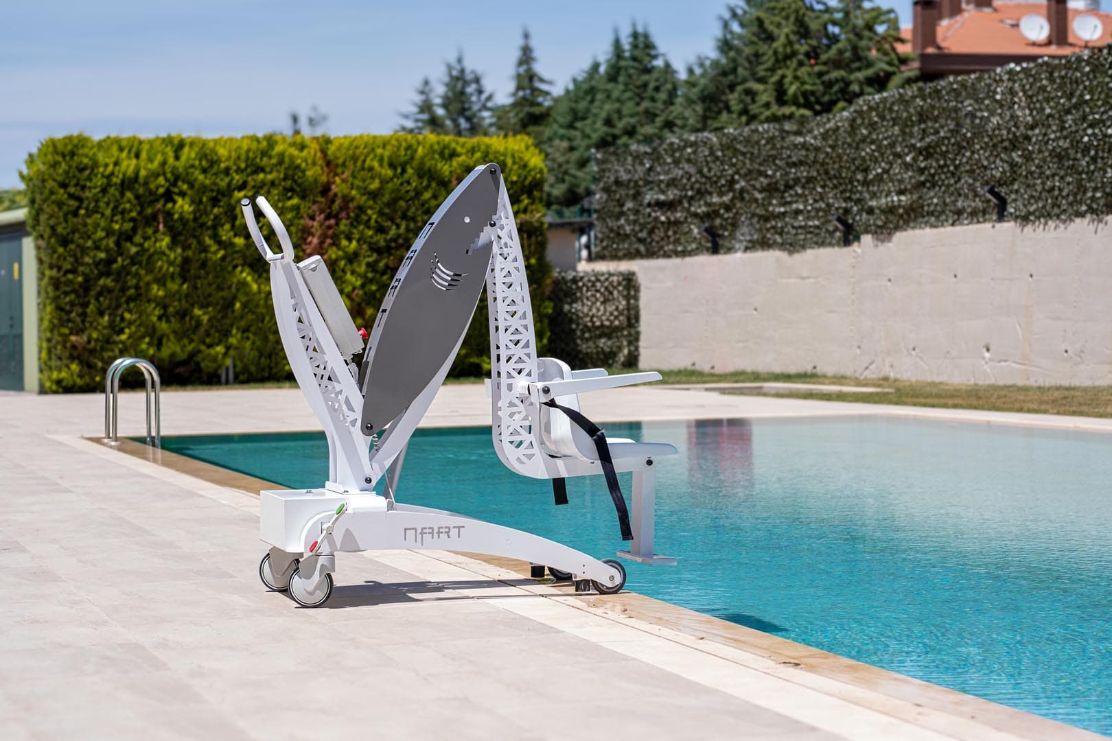 Nart Shark Pool Lift